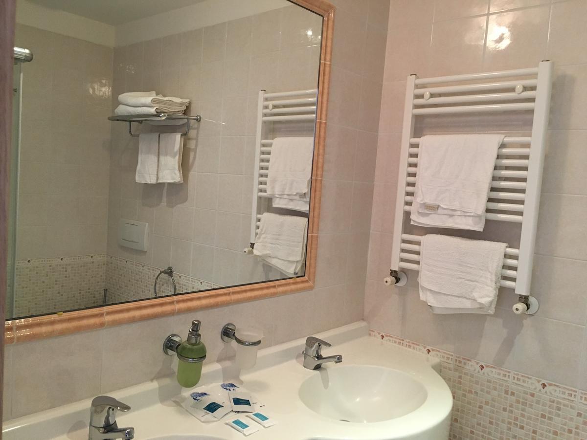 Hotel Excelsior Cattolica Kültér fotó